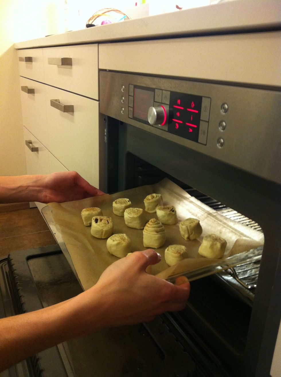 Chuck em in the oven ( I followed Can Dough timing of 8mins at 180C)