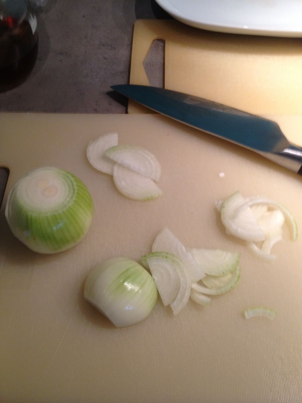 Cibuli nakr\u00e1j\u00edme na p\u016fl kole\u010dka