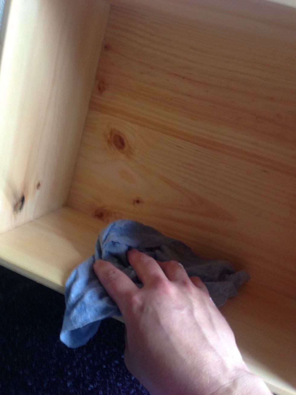 Clean and dry the box so that the paint & glue can stick well.