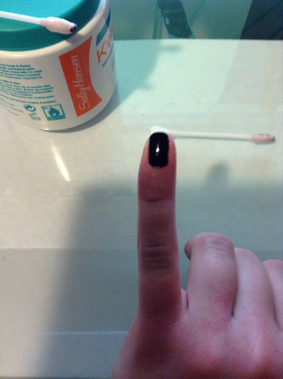 Clean off all the excess nail polish so all your fingers look like this(:!!