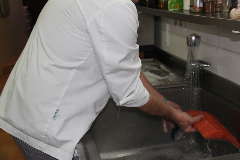 CLEAN OFF THE SEA SALT WITH WATER