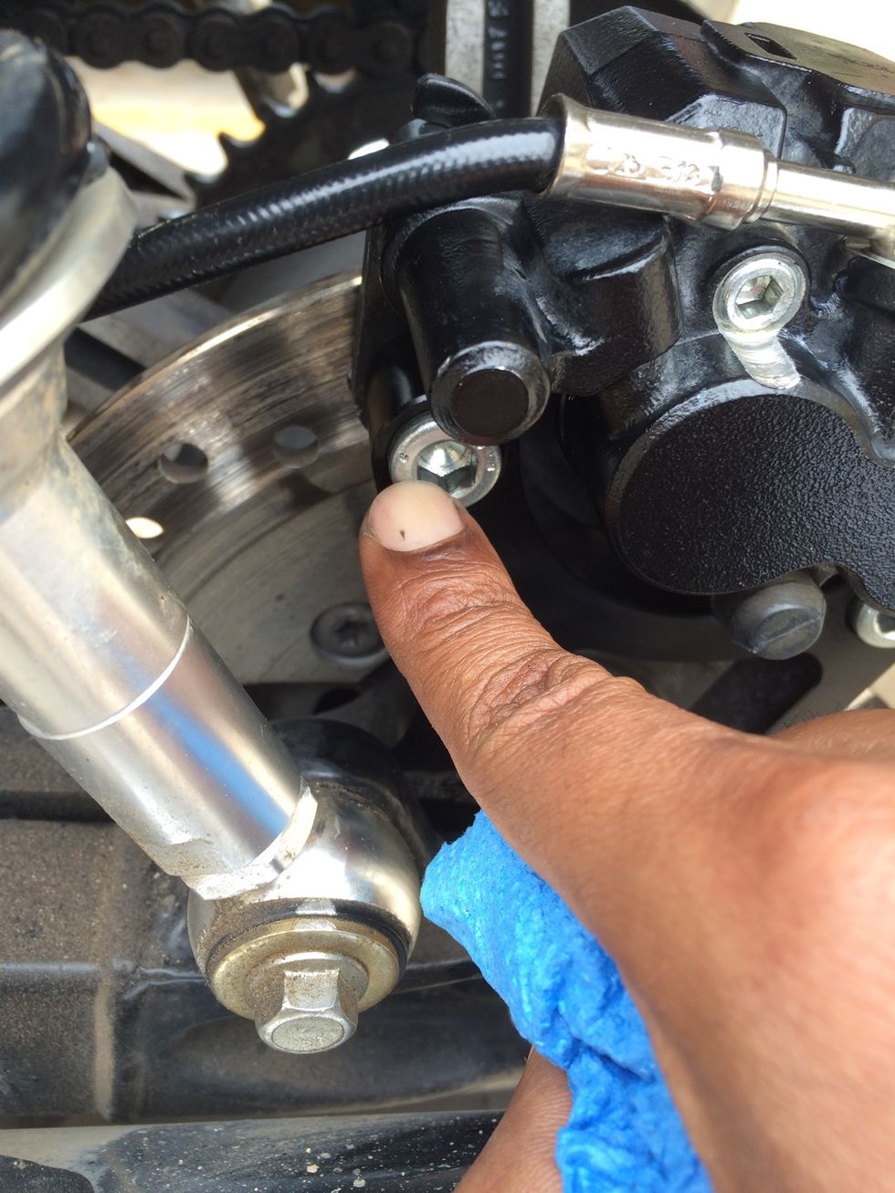 Clean the paint that marks the torqued bolt