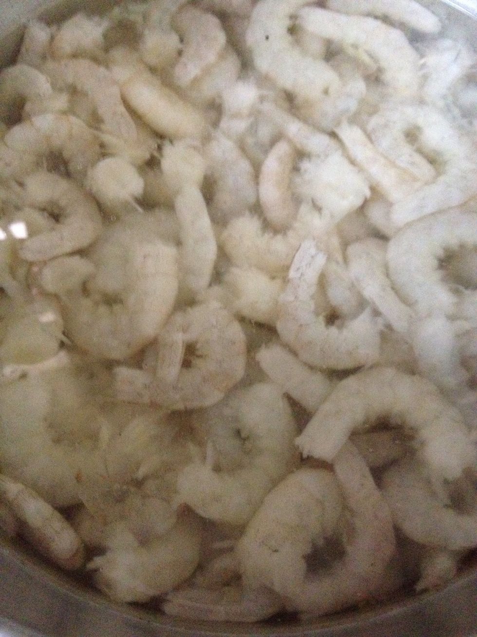 Clean the prawns