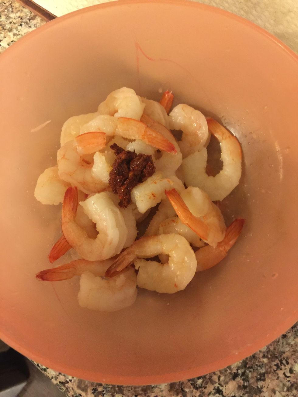 clean, wash and dry shrimps. make a paste of garlic, salt and red chilies, add 1-2 tsp of the paste to shrimps.