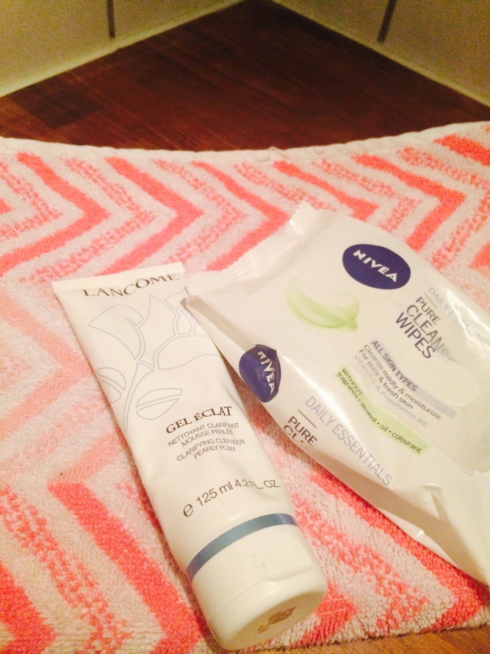 Clean your face if you haven't already/prepare your skin for the facemask. I use Nivea cleansing wipes and Lanc\u00f4me gel \u00e9clat.