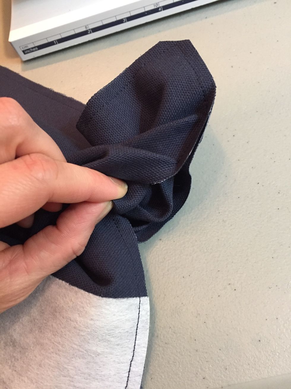 Clip corners and turn right side out.