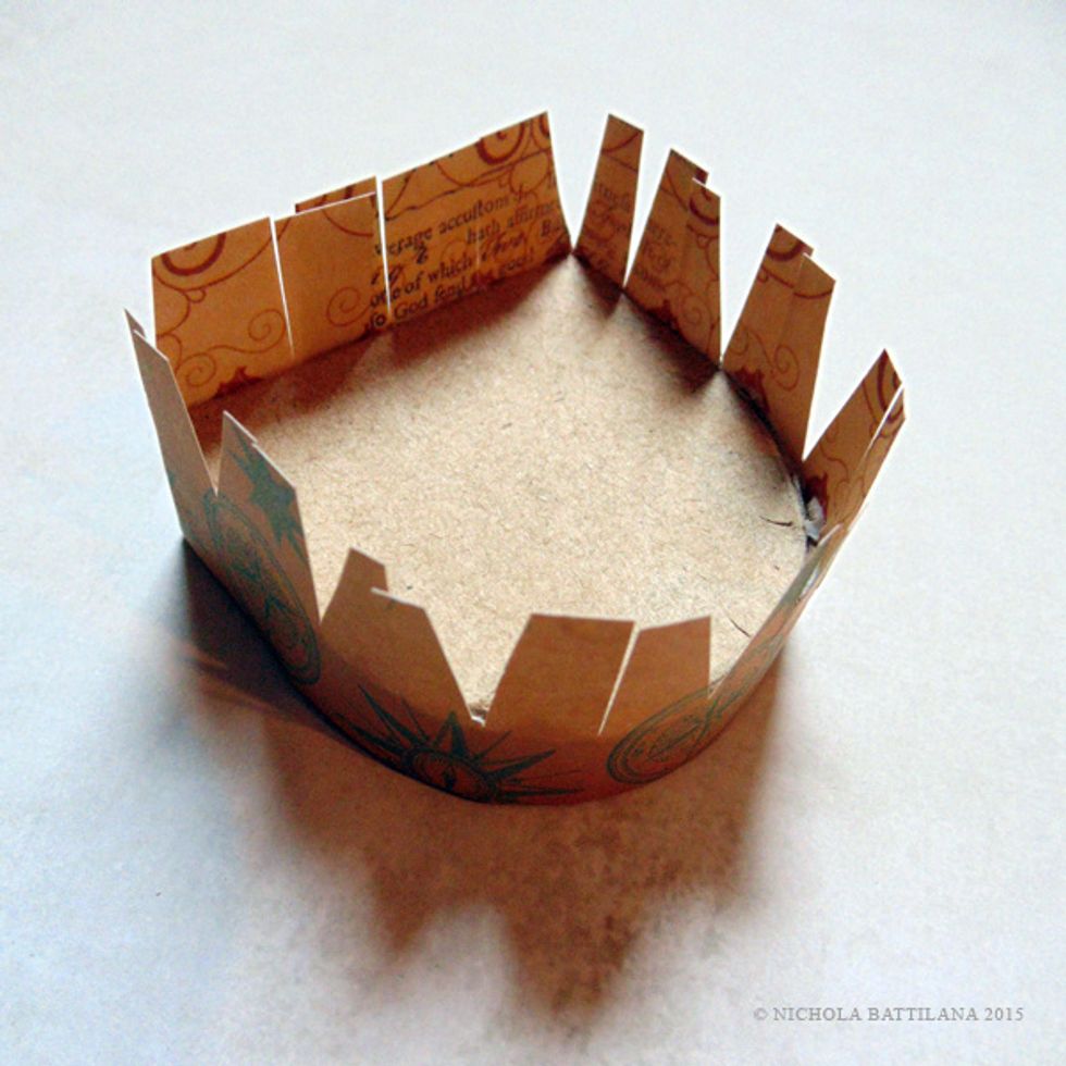 Clip darts into the paper that meet the edge of the cardboard.