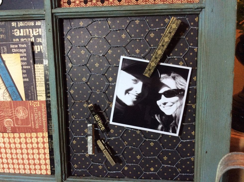 Clip photos and souvenirs to wired pane.