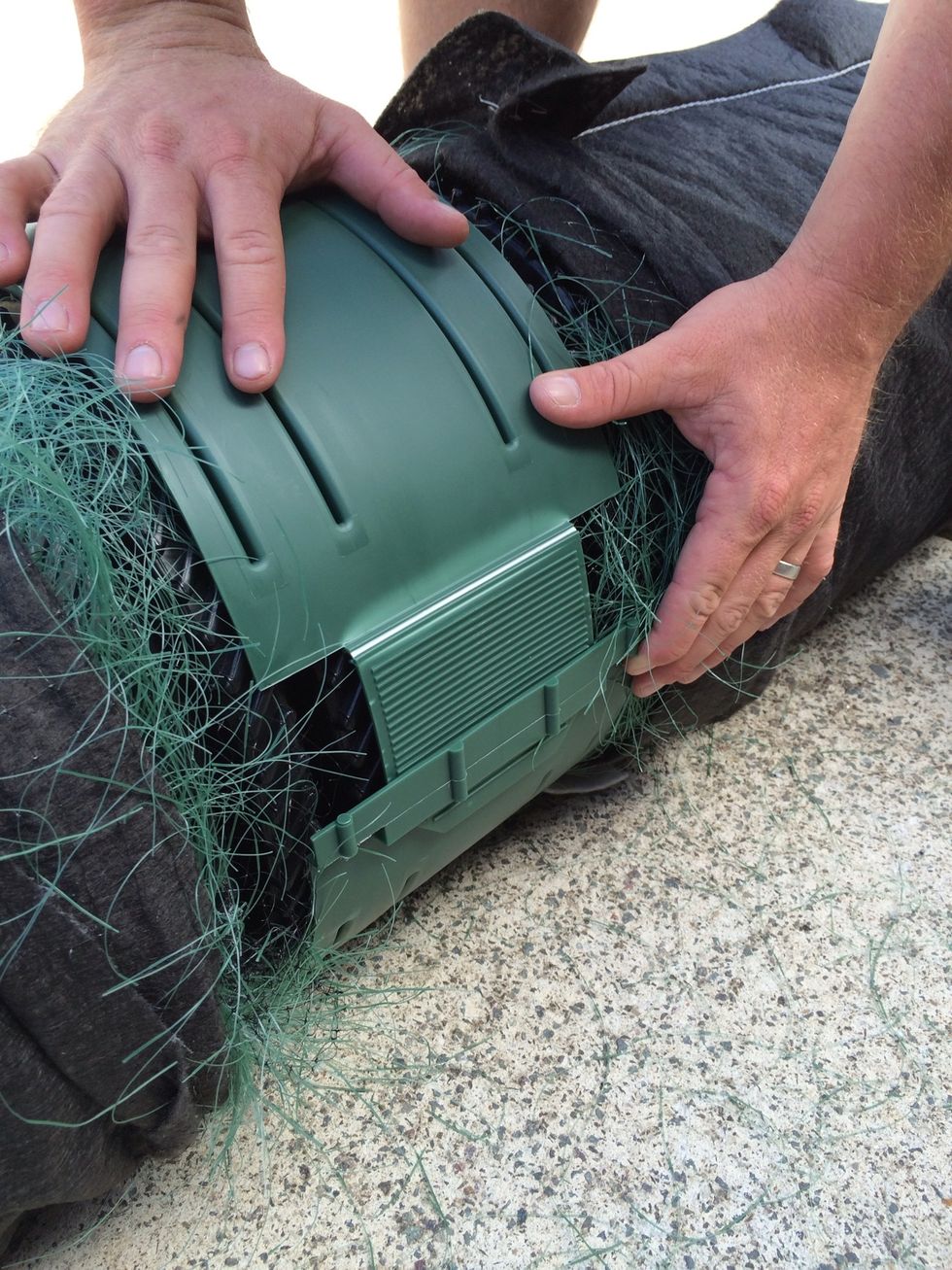 Close the AES coupling over the pipe inserting the clip lock tongue in the clip and push all the way in. This now locks the 2 sections of pipe together .