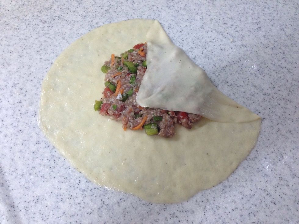 Close the dough on the meat like a pictures ( from 1 to 6 ) . 1