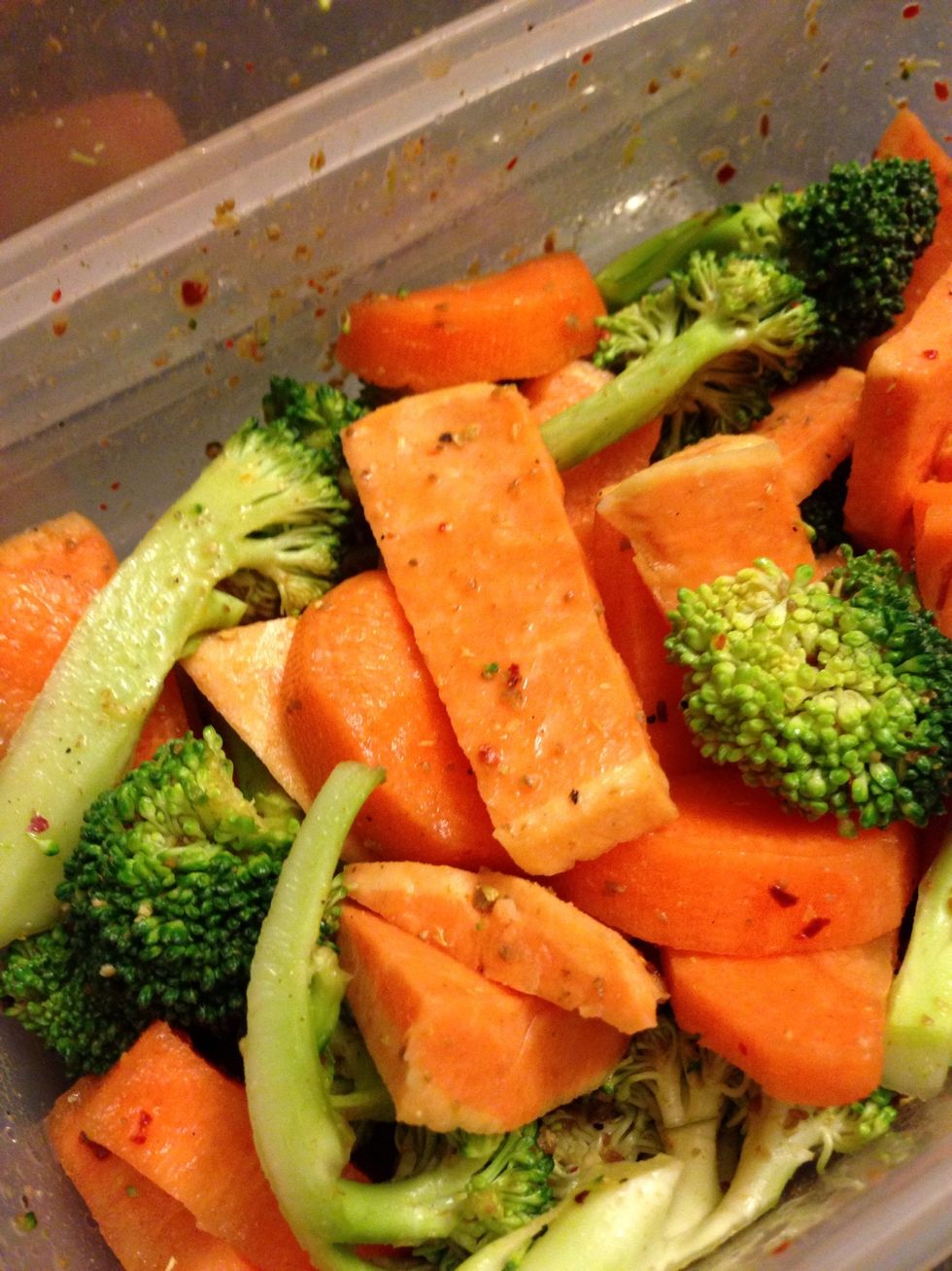 Close the lid and shake it. Then place it in the microwave for 2-4 mins. This is how I normally cook my vegetables. I'd also make them with my famous TheRealMoChicken which I will share soon.