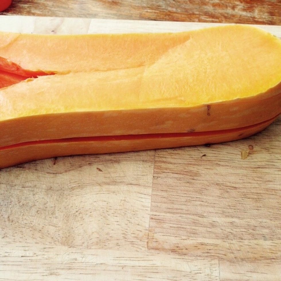Close the spices with the second half like a sandwich.