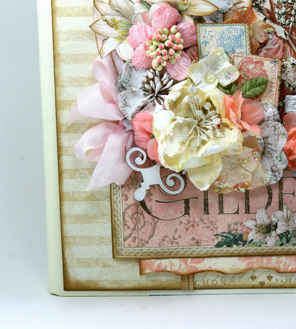 Close up of bottom corner.
