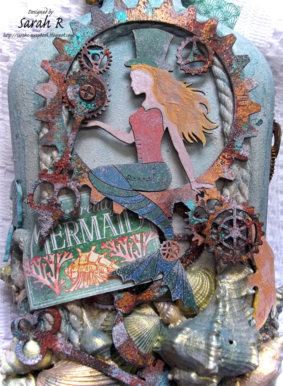 Close-up of the back of the bottle.