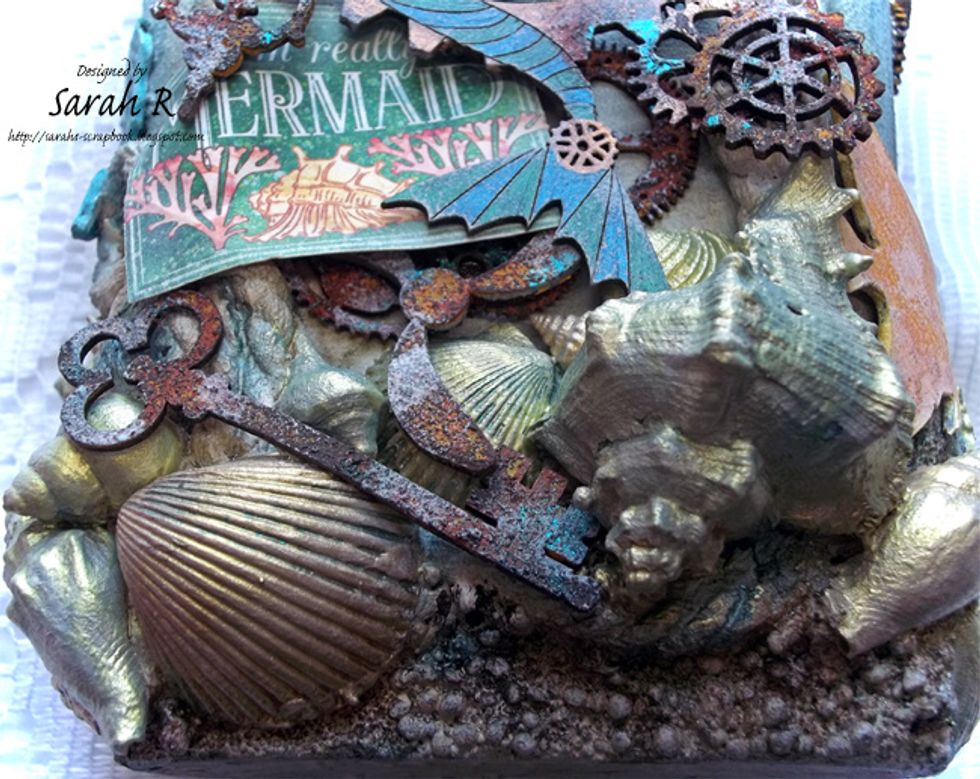 Close-up of the bottom/back of the bottle.