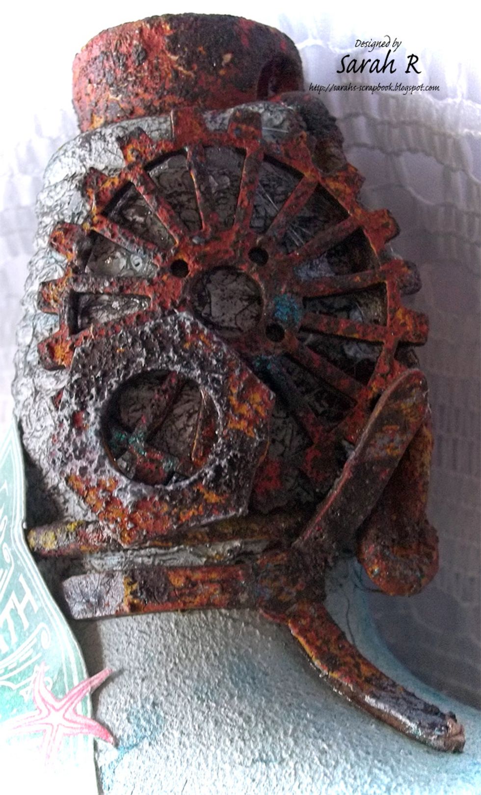 Close-up of the front/top of the bottle.