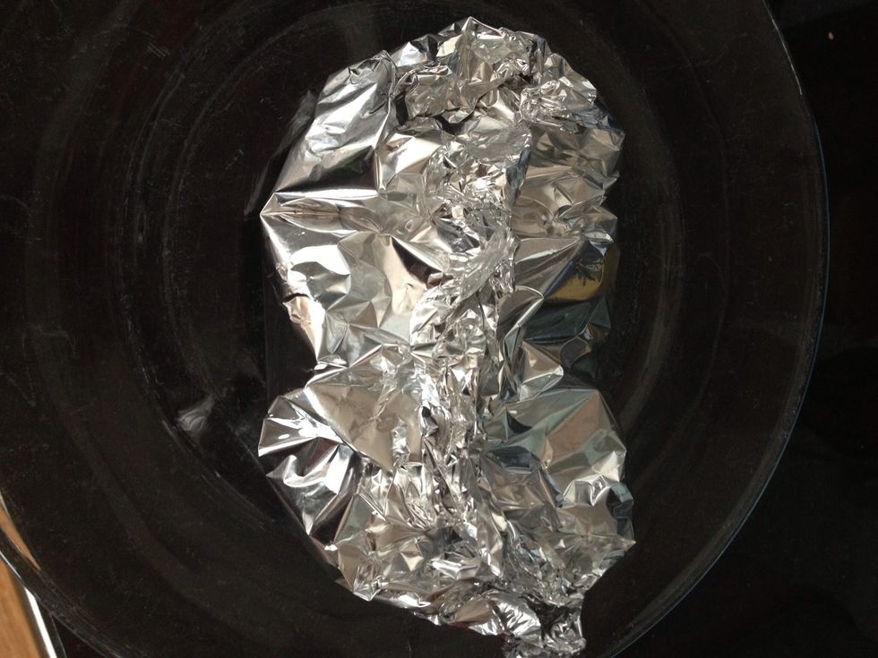 Close up your foil parcel pinching the sides together.Don't worry if it's a misshaped messy parcel. Be kind to yourself: we only have use of 1 hand & perfectly square parcels just aren't artistic!