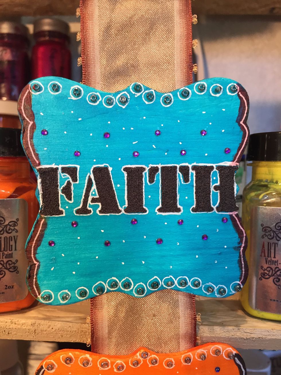 Closeup - For this last plaque, I ran a strip of Desire Velvet down each side and then when over it with a white pen, following the contours of the plaque.