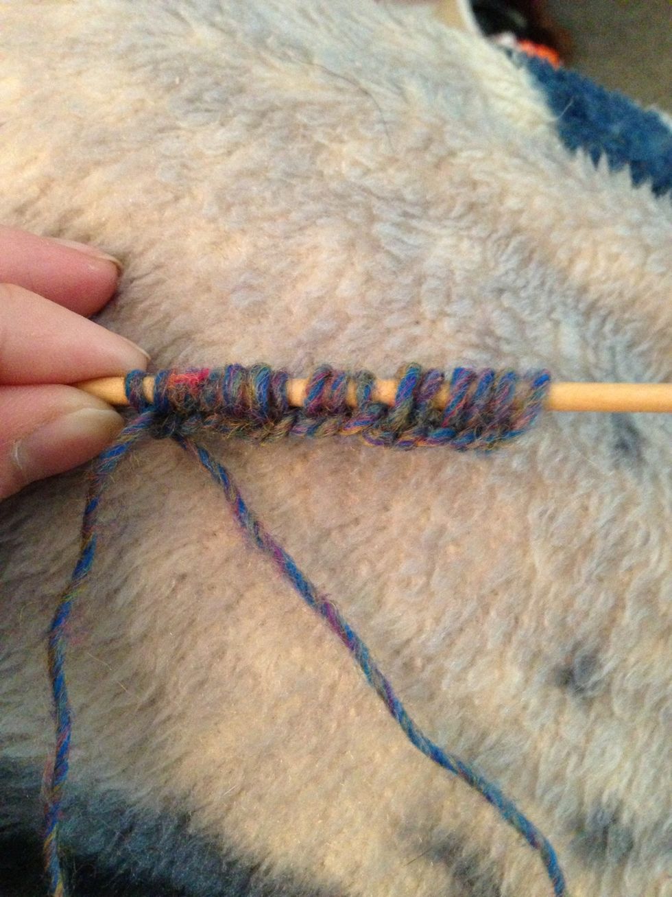 co an even number of sts. For my swatch I co 16 sts.