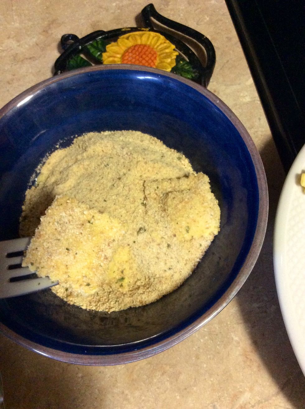 Coat raviolis with breadcrumbs
