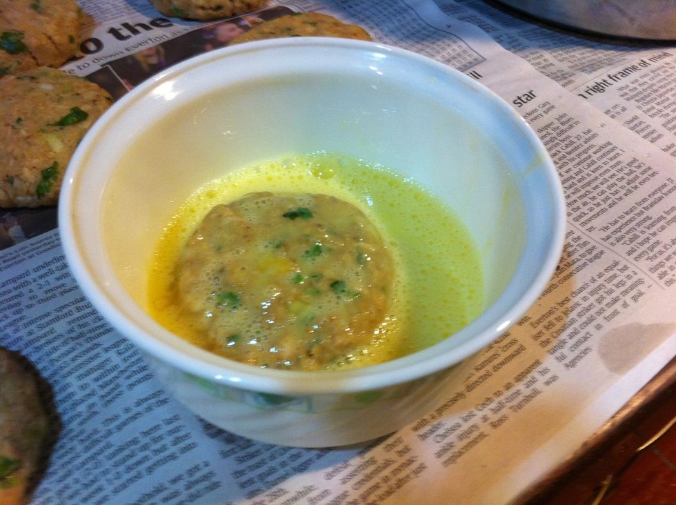 Coat the entire tuna kabob in egg wash.
