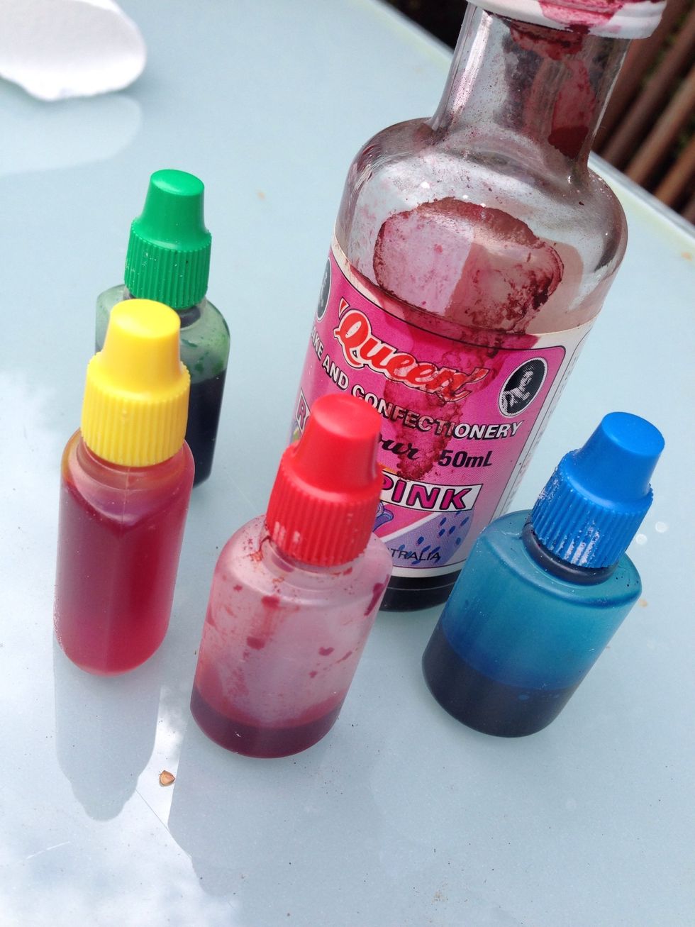 Collect some dyes and experiment with mixing colours!