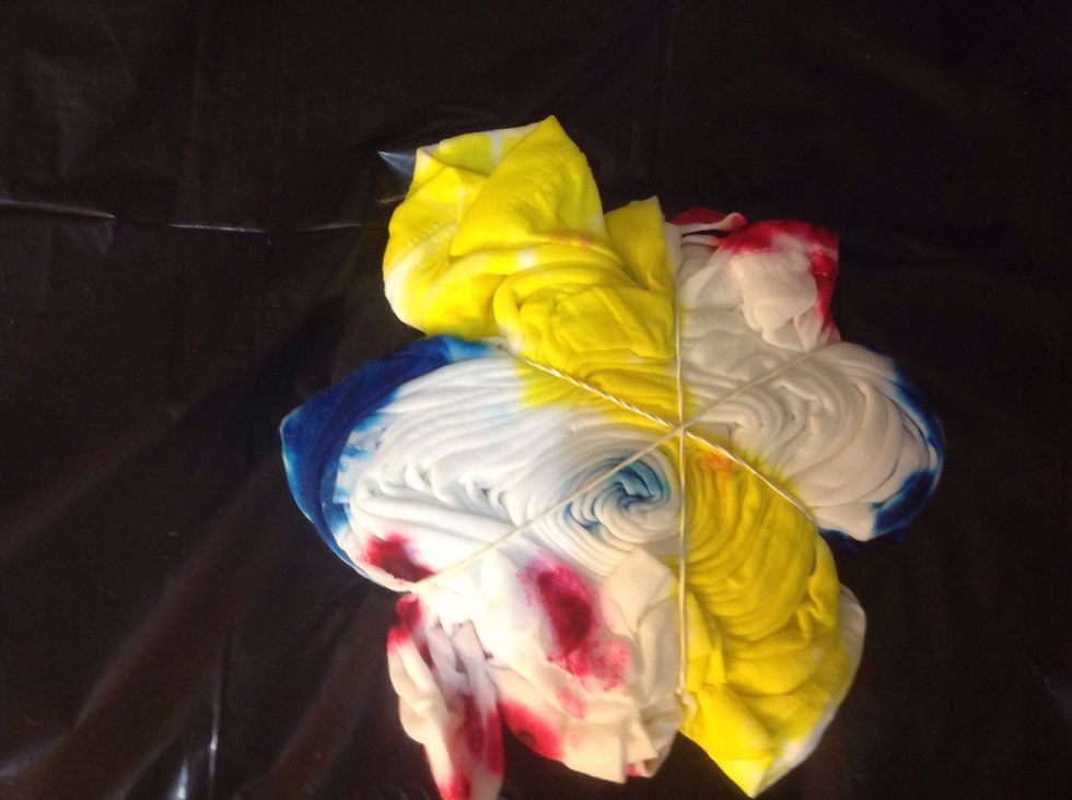 Color each wedge with one color while alternating. Make sure the color of the wedge is the same on the front and back.