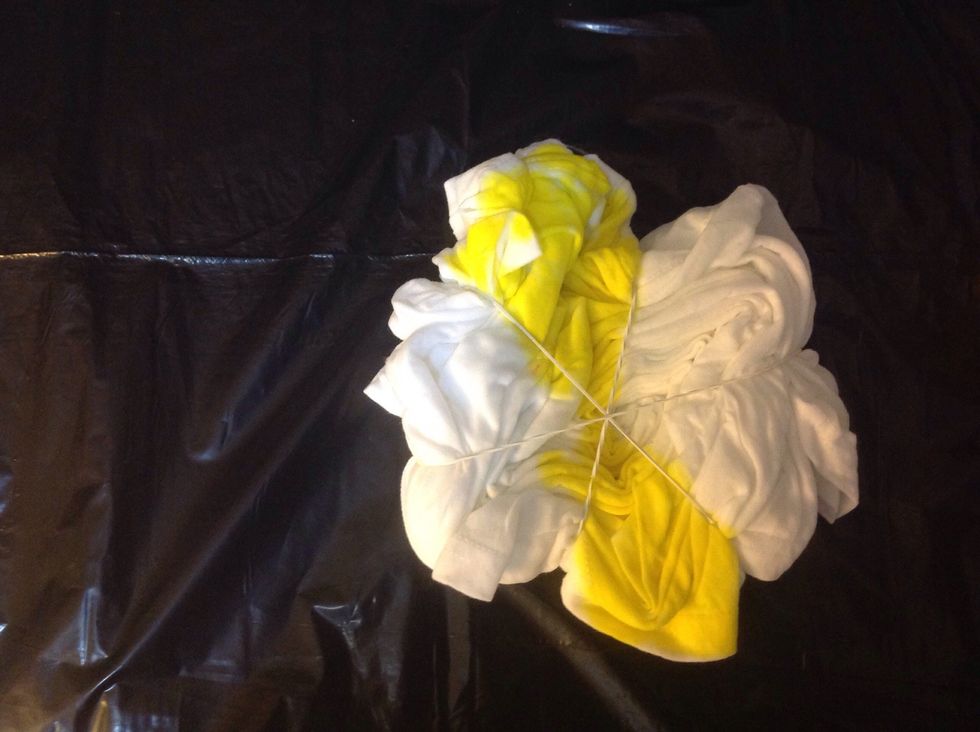 Color each wedge with only one color and alternate so colors are equally spread apart from each other.