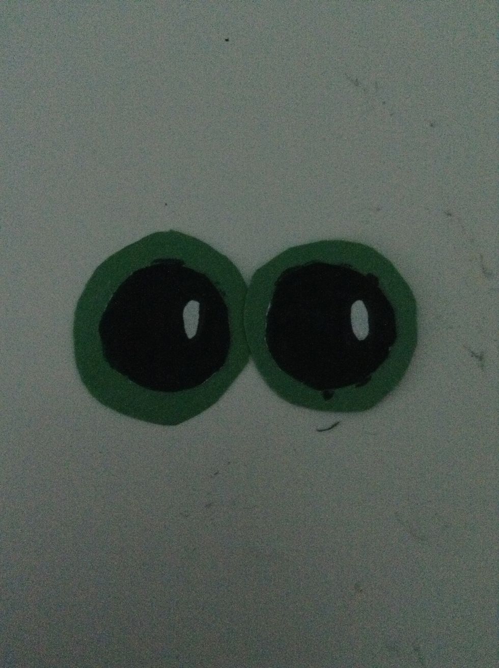 Color in everything with the black marker except for the ovals and the construction paper. (Sorry for my bad coloring!) Now you have the eyes of the owl!