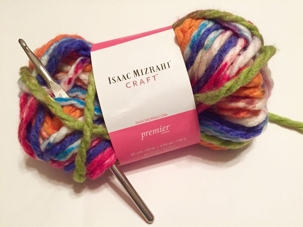 color of yarn i used was "stuyvesant". i tried a plastic hook, but found steel hook worked better. yarn is bulky, multi-ply that separates, holding yarn taunt made it easier to work with.