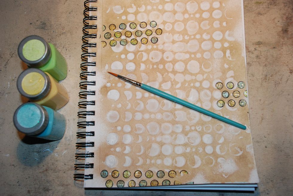 Color the circles with Sorbet. Dry with the heatgun.