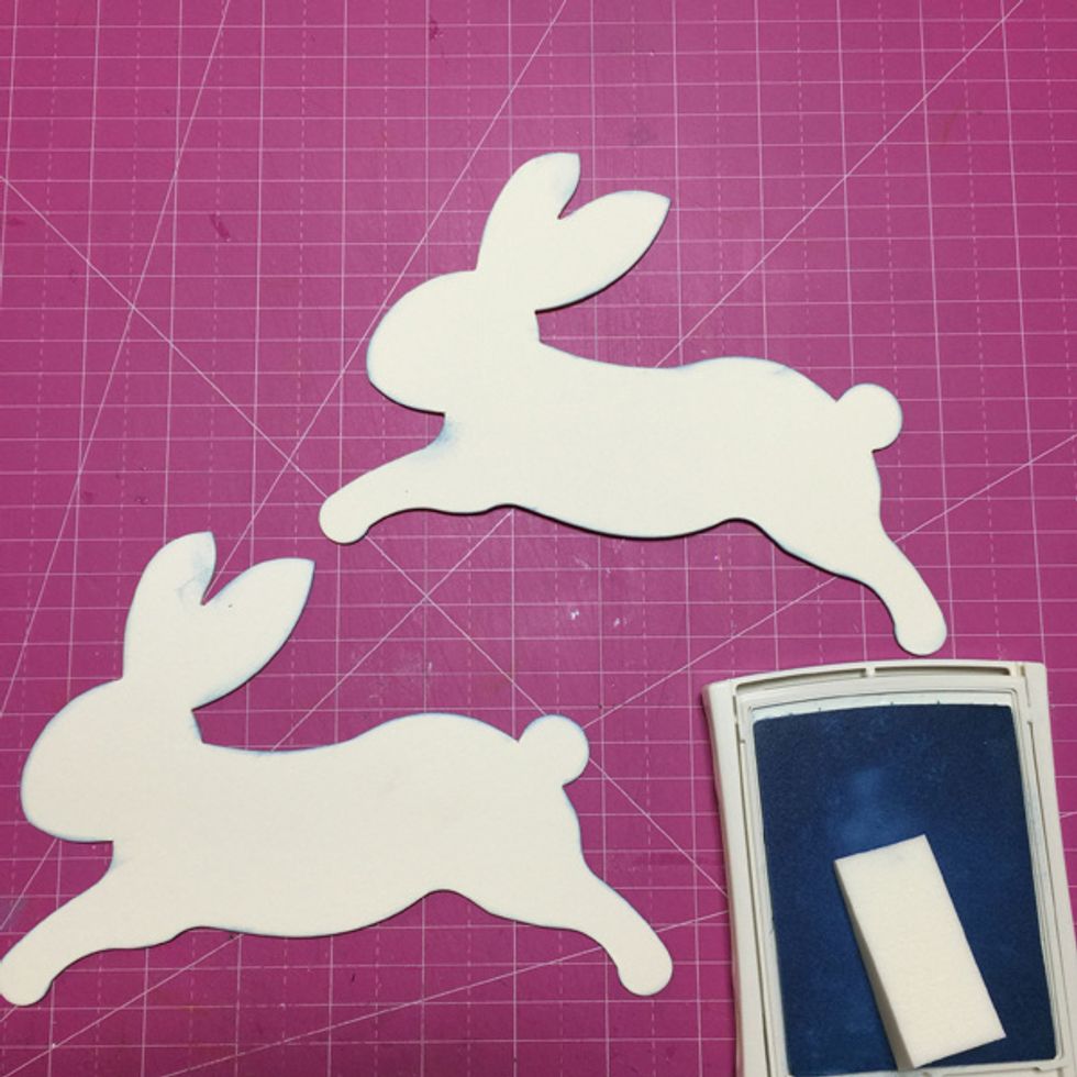 Color the edge with blue ink This is for Eggs Wagon