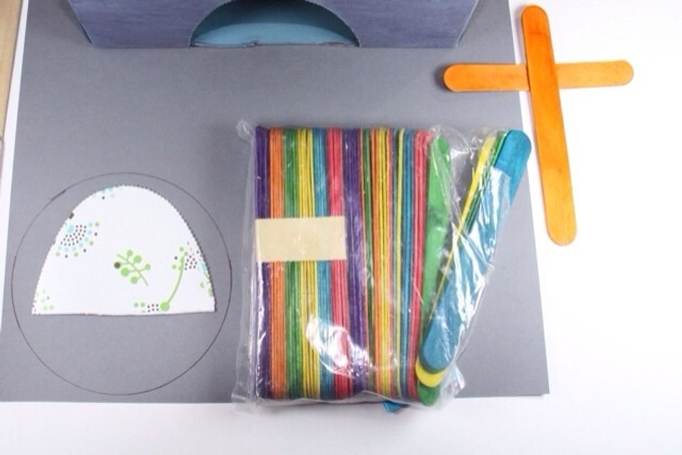 Colored popsicle sticks or plain ones