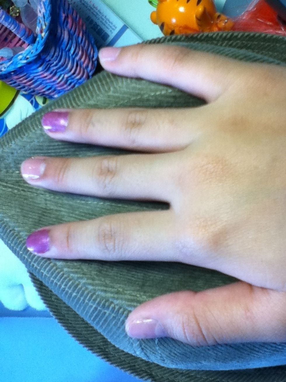 Colour them by this order: Left Hand A B A B A Right Hand B A B A B. In here colour A is purple and B is pink.