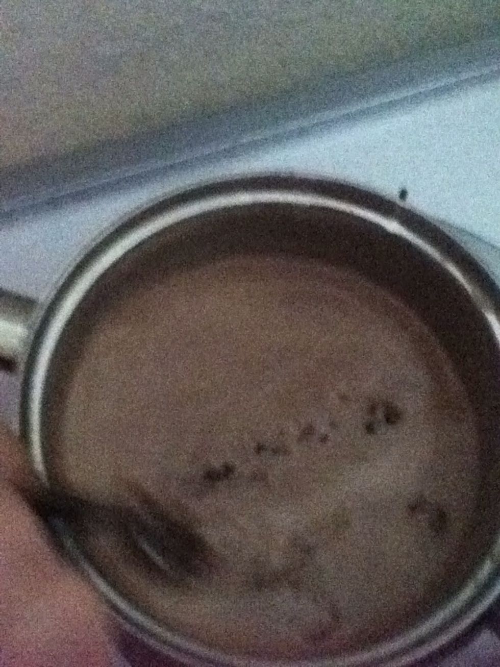 Combine 1cup whipping cream and 1 1/2chocolate chips in sauce pan then stir till chocolate melts then stir 1 teaspoon of vanilla in