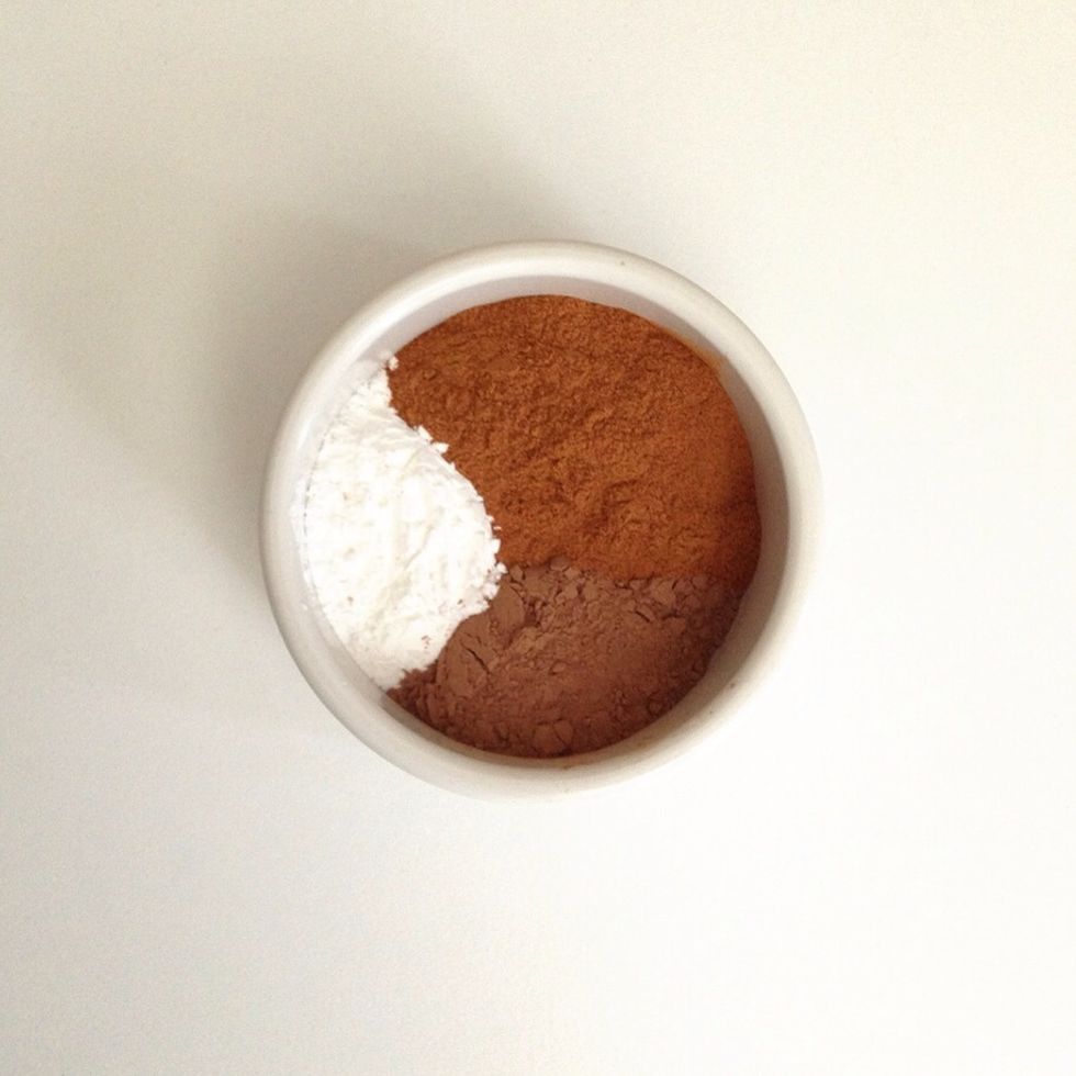 Combine all ingredients in a small bowl