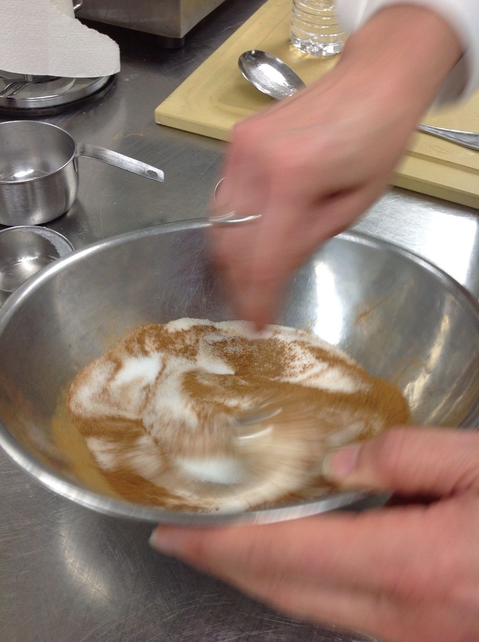 Combine and mix sugar and cinnamon together