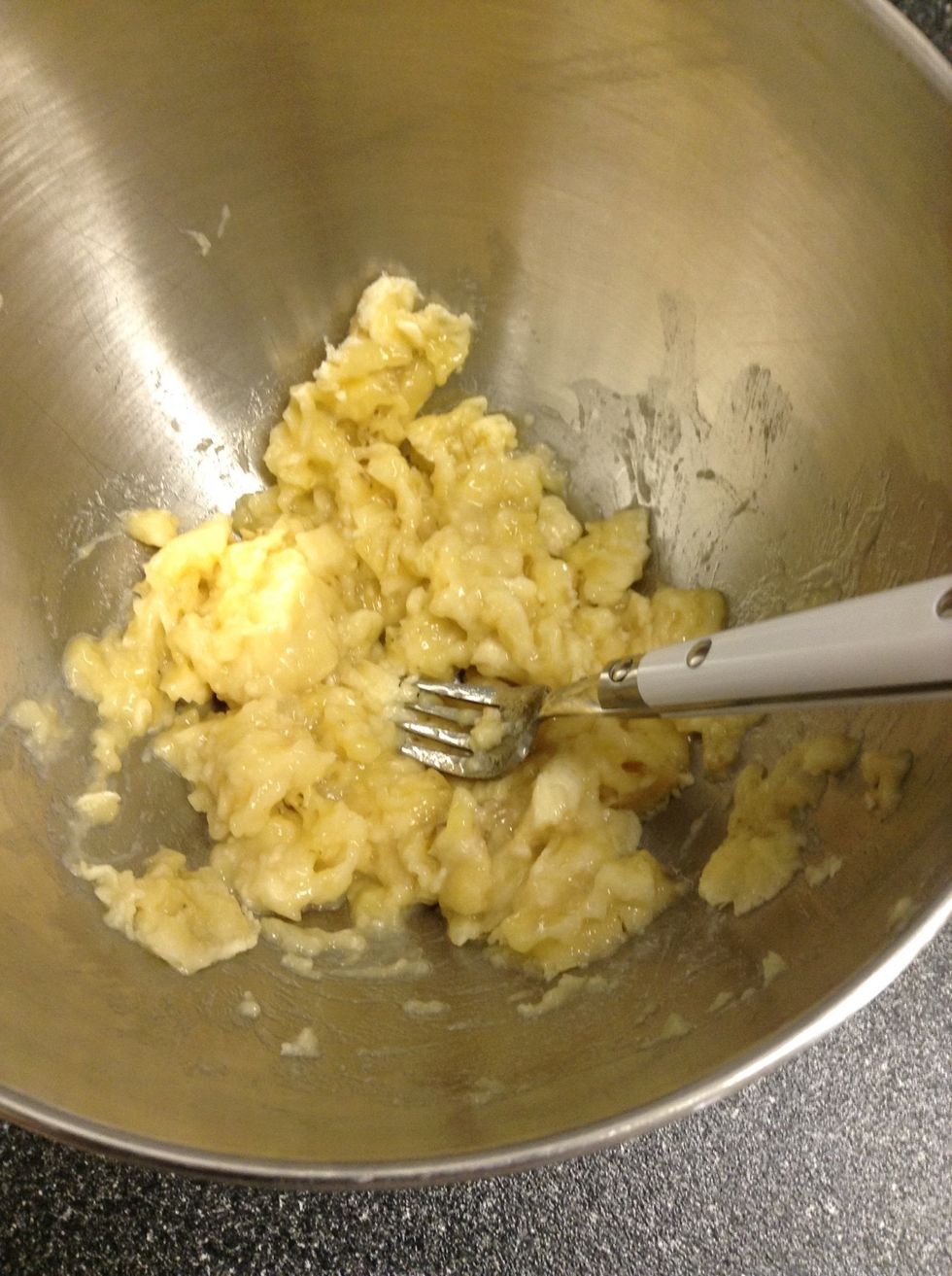 Combine bananas  in mixer