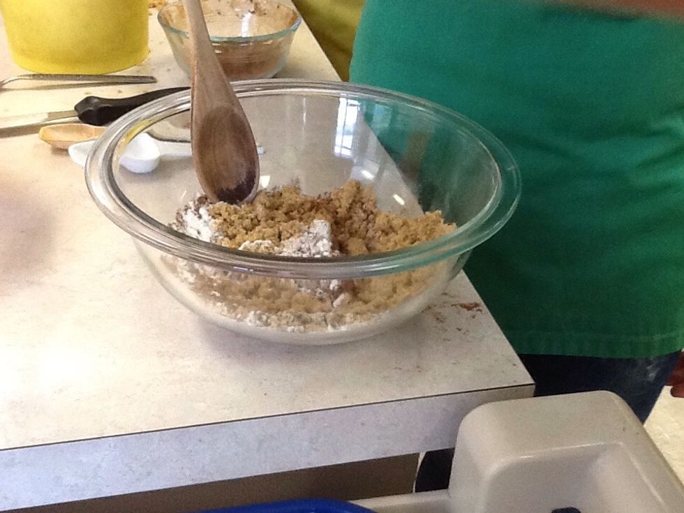 Combine brown sugar, flour, cinnamon, melted butter in a small bowl