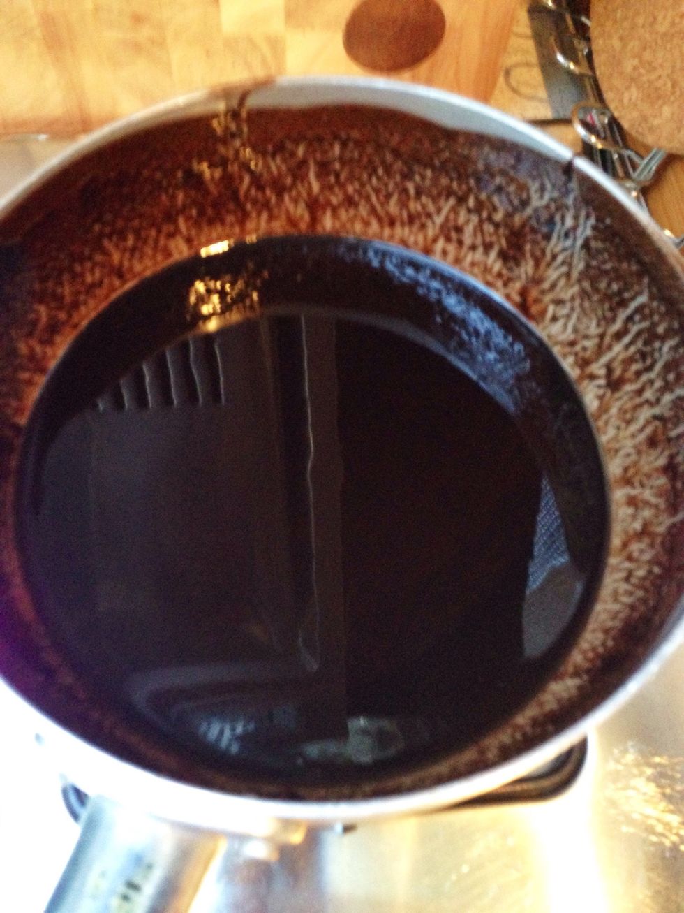 Combine butter and 200gm of the chocolate in a medium saucepan or a small pot. Stir over low heat until smooth. Allow to cool for 10mins