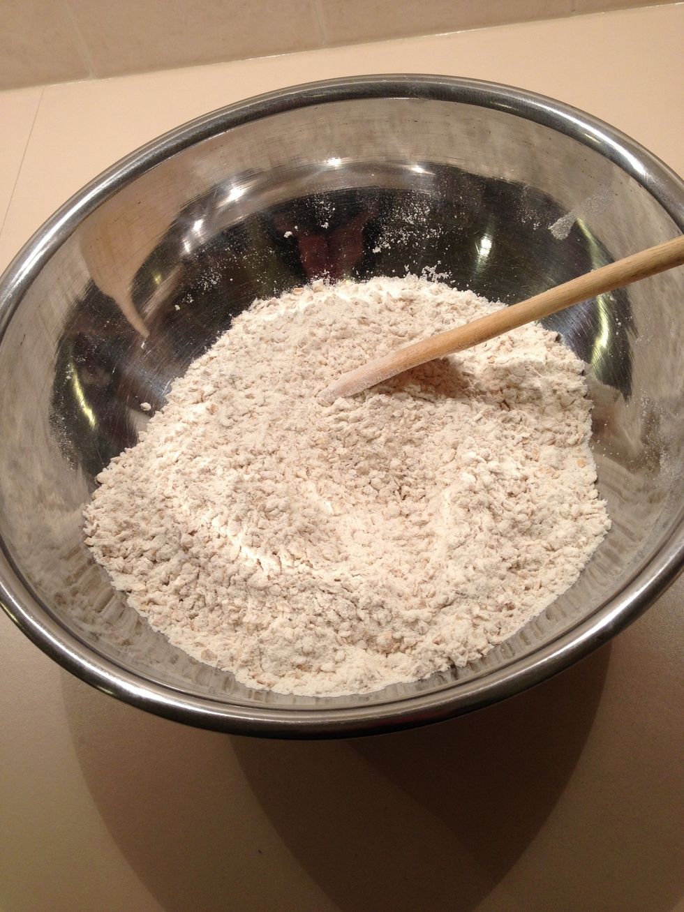 Combine flour, oats, baking soda and salt