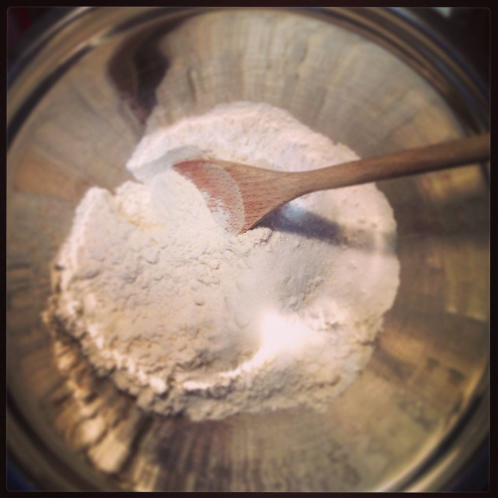 Combine flour, salt, sugar, baking soda, cinnamon in a large bowl