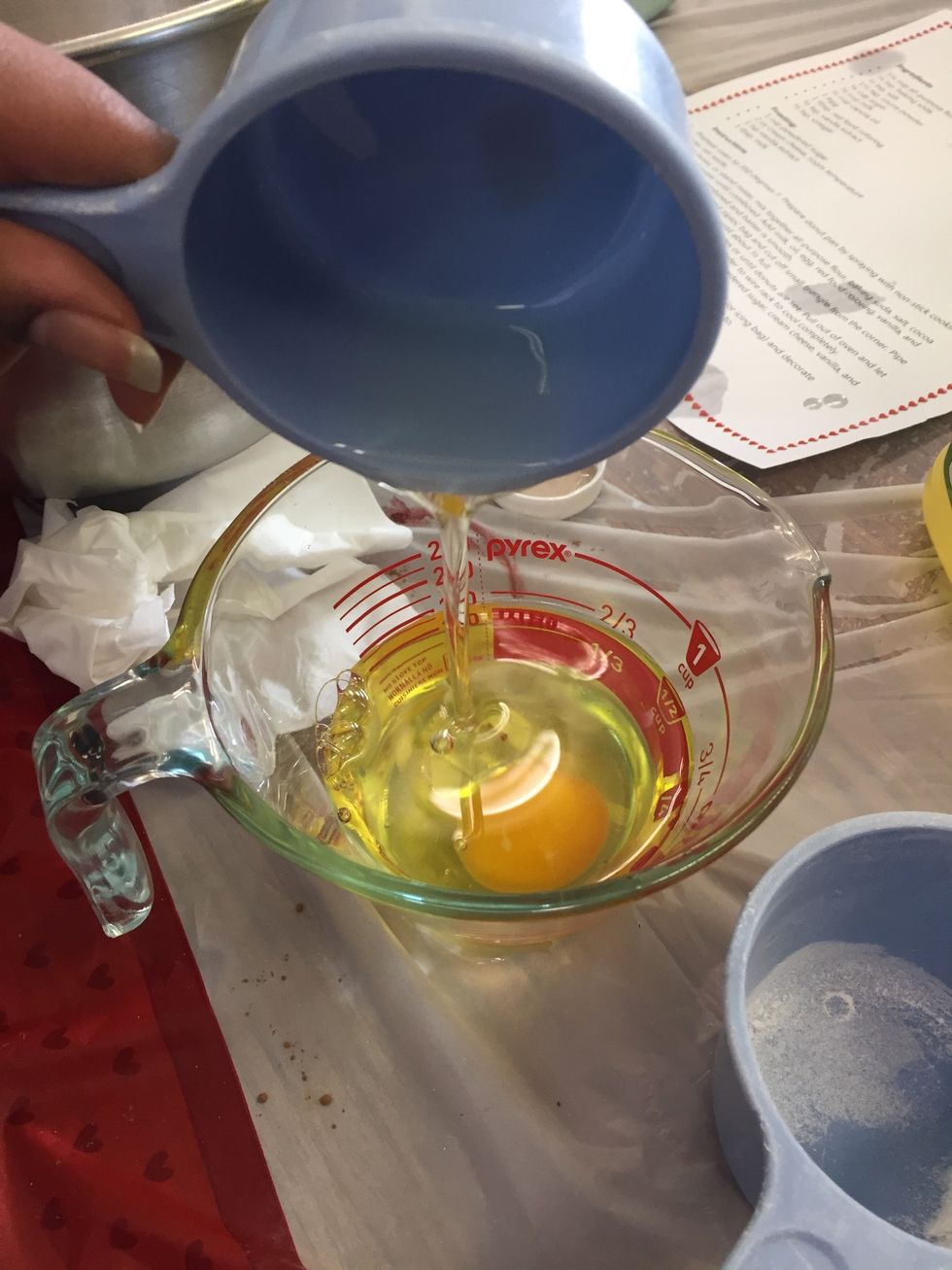 Combine oil, egg, vanilla extract, milk and vinegar