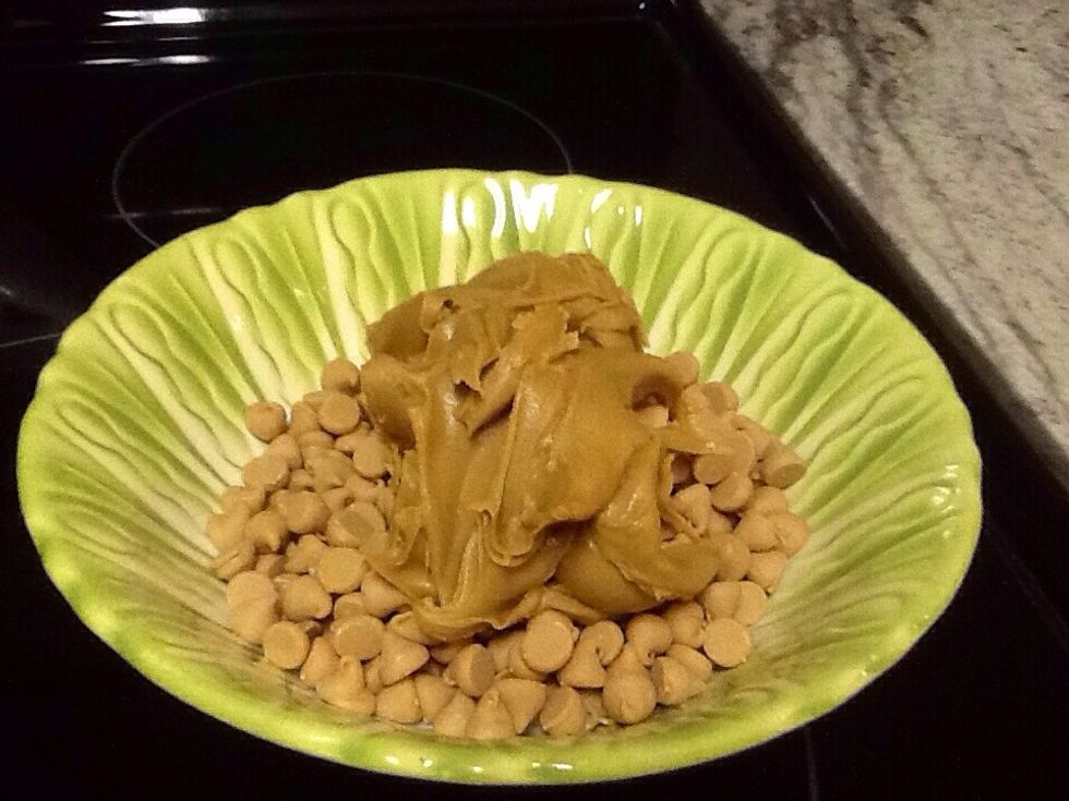 Combine peanut butter with morsels and microwave until smooth and creamy, about 1 minute.