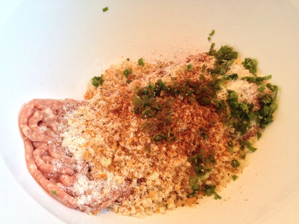 Combine pork, egg, breadcrumbs, Grana Pandano, egg, breadcrumbs, and parsley in a bowl. It's best to mix it up with your hands.