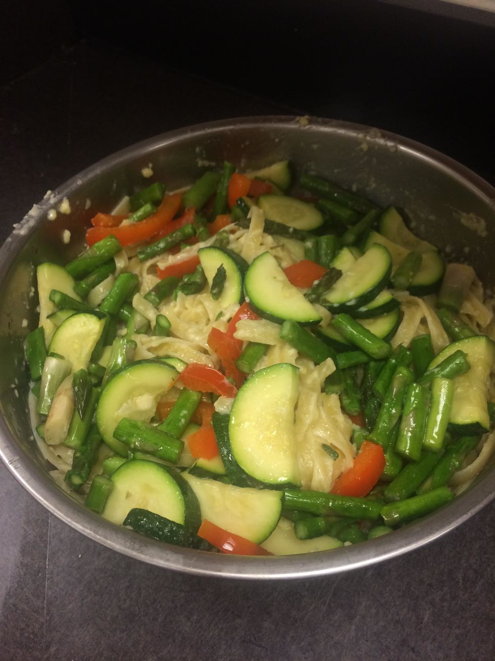 Combine sauce, noodles, and vegetables and enjoy