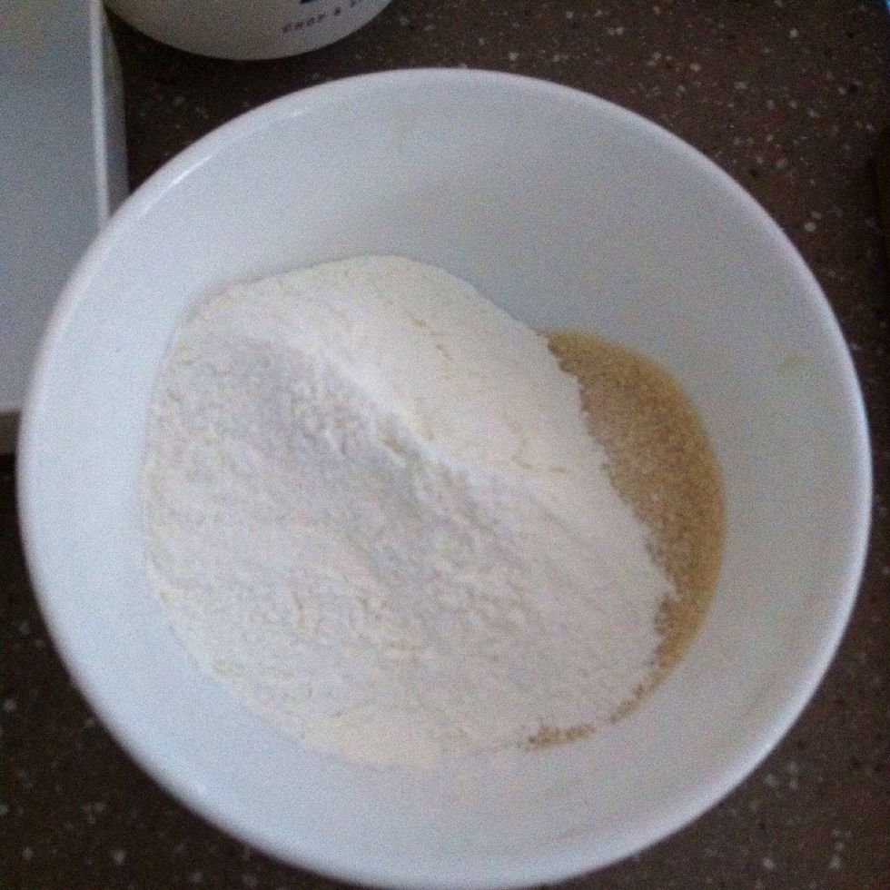 Combine sugar and rice flour in a heatproof bowl