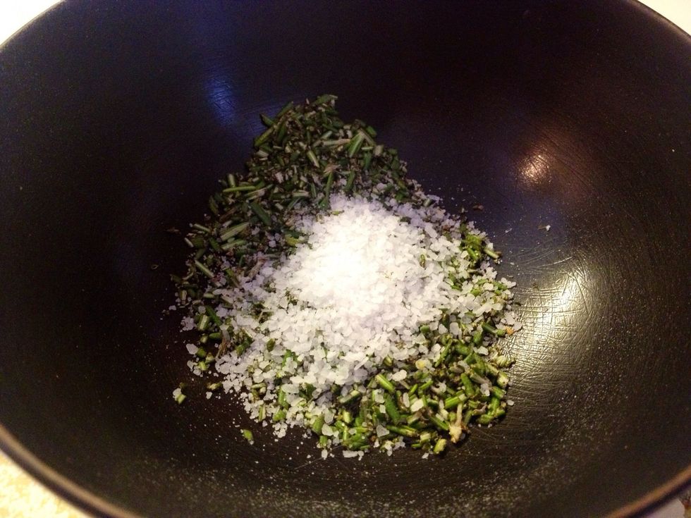 Combine the sea salt and rosemary together in a small bowl.