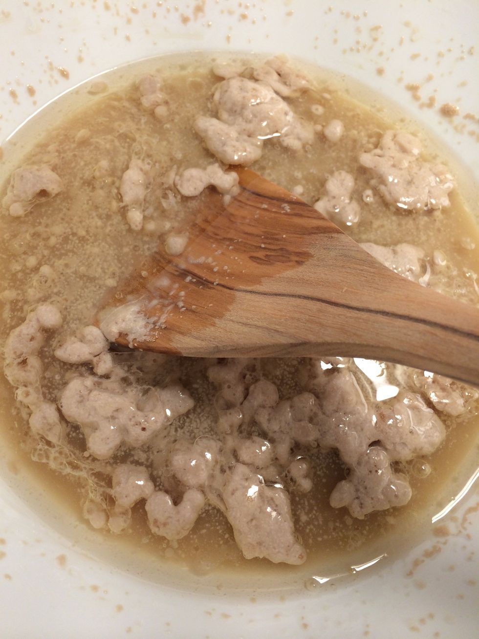 Combine water, oil, yeast n sugar n allow to rest for 15 min.