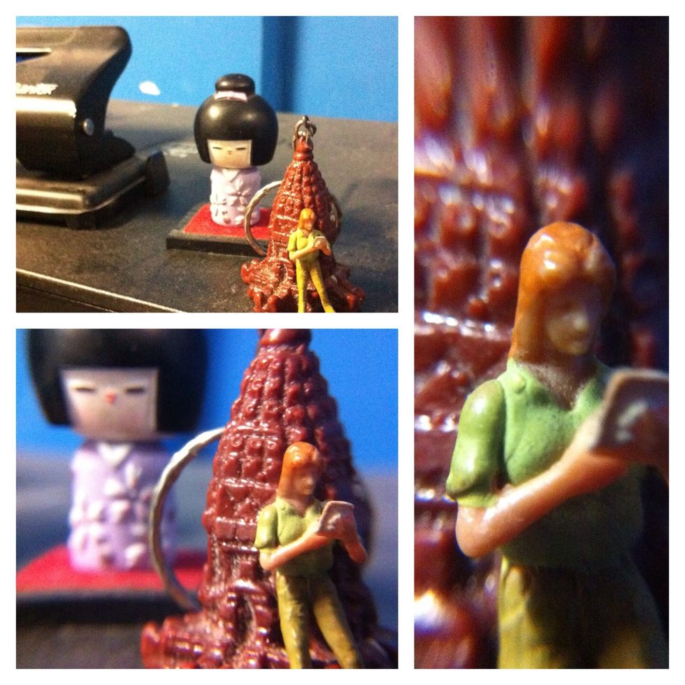 Comparation photo without optional macro lens (top left side), with medium macro lens (bottom left side) use lens from flashlight and photo with magnifier lens ( right side )